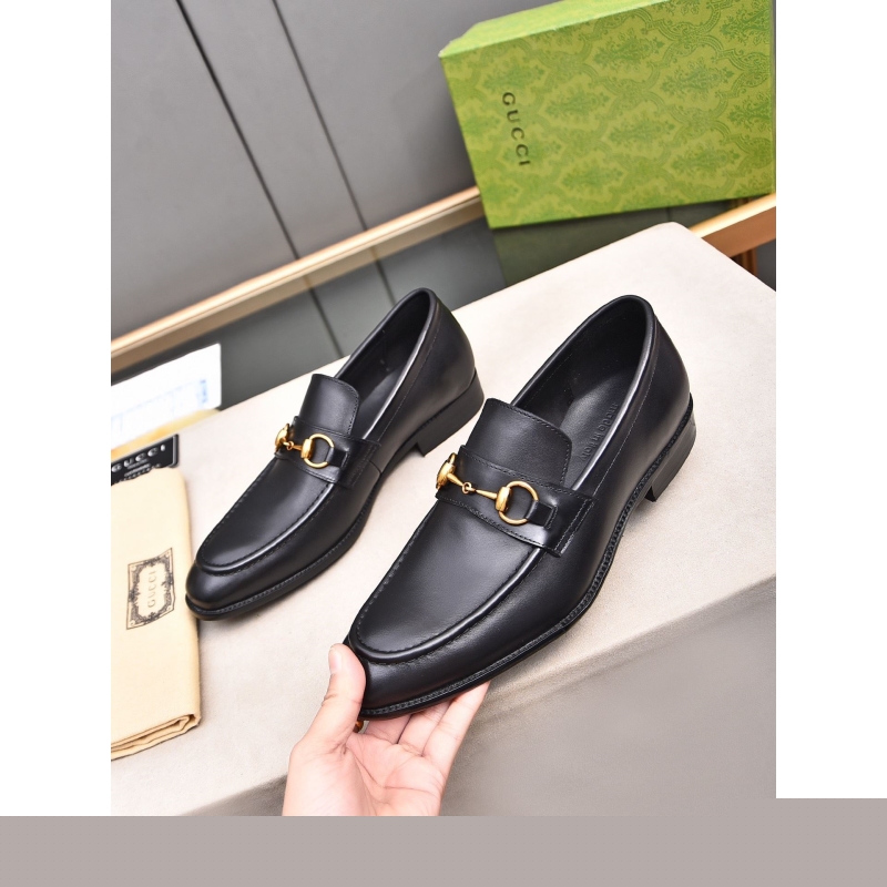 G*u*i leather shoes